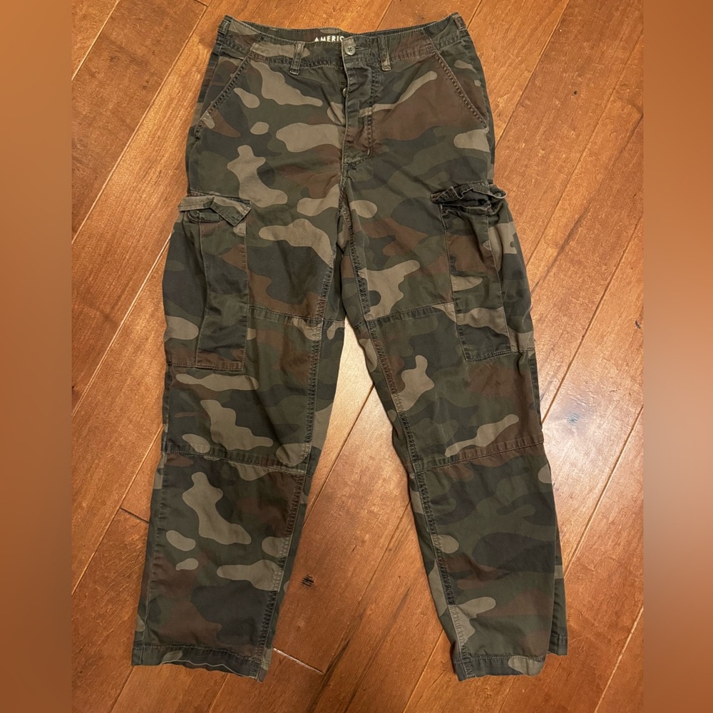 American Eagle Womens Camouflage Cargo Pants | VGUC | Size 6 | Baggy